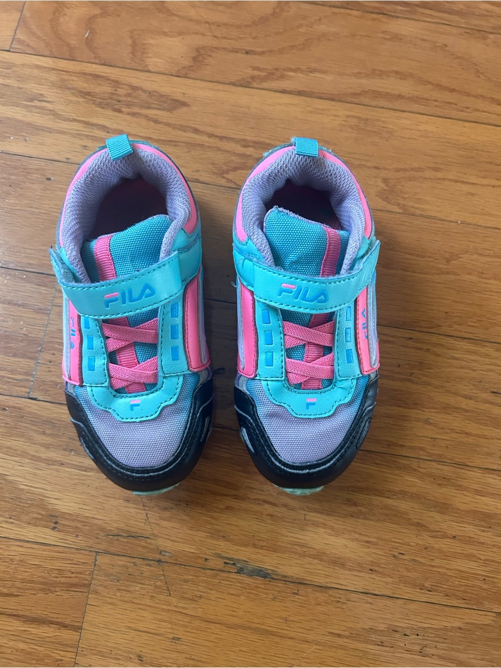 EUC Fila girls Hook-and-Loop Sneakers size 9